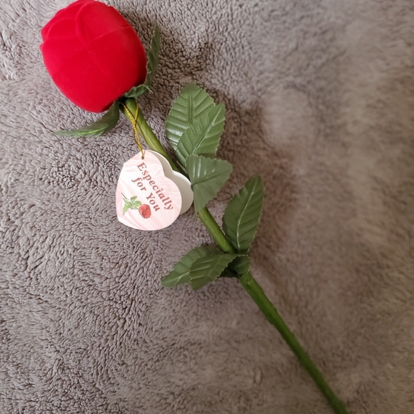 2 Earrings Set in Velvet Rose Jewelry Box Stem - Picture 5 of 12